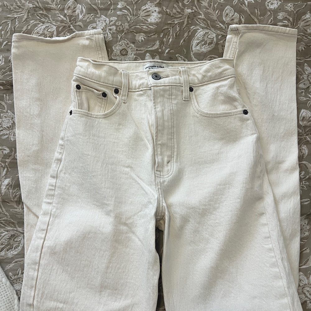 Cream Jeans